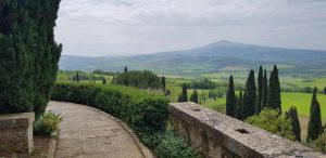 Villa La Foce la vista sul monte Amiata dalla piazzola panoramica