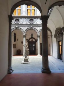 Il cortile di Palazzo Bartolini Salimbeni a Firenze