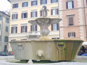 Vasca in piazza Farnese a Roma