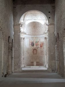 Basilica di San Salvatore, interno. Spoleto